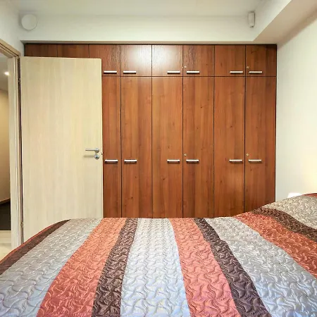 Royal C. R. Jakobsoni 7 Apartment